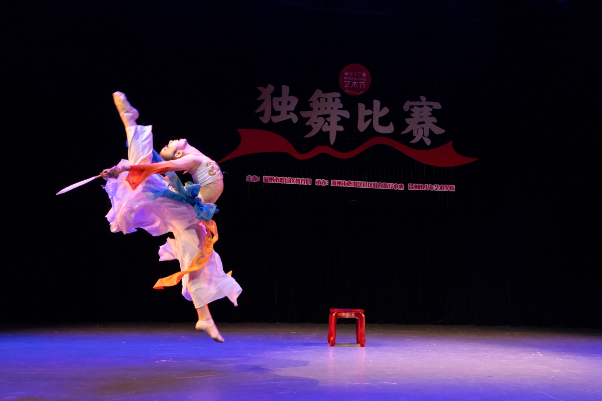 穿越音符的律动：户外舞蹈与蓝牙音箱的现代都市韵律