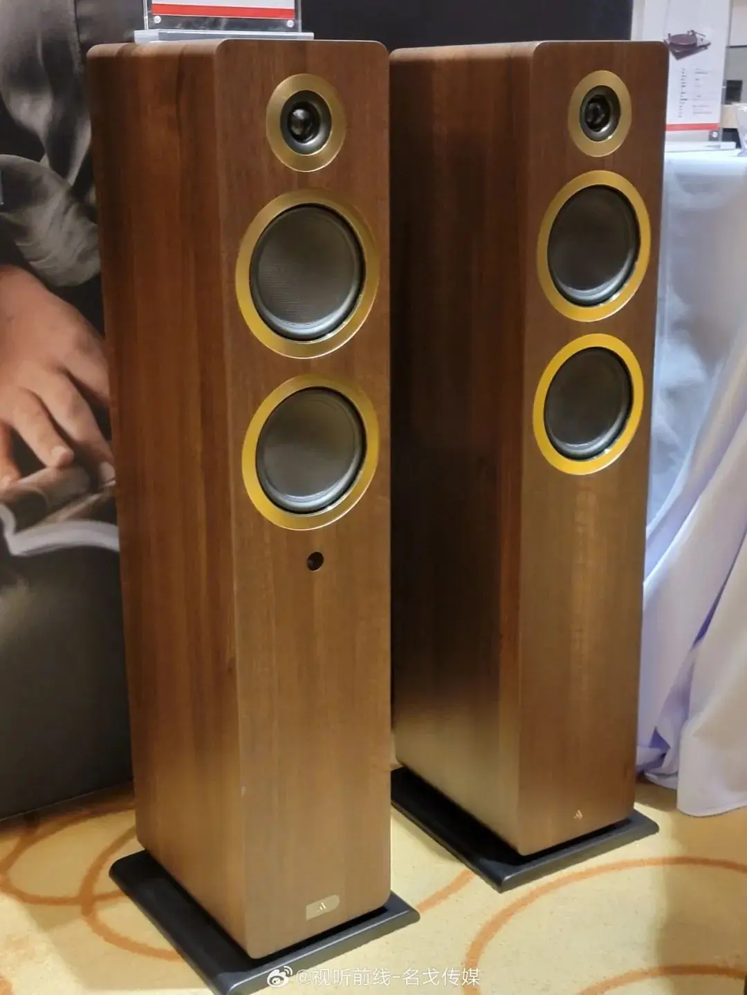 汽车音响系统中置音箱喇叭连接技巧与调试方法详解